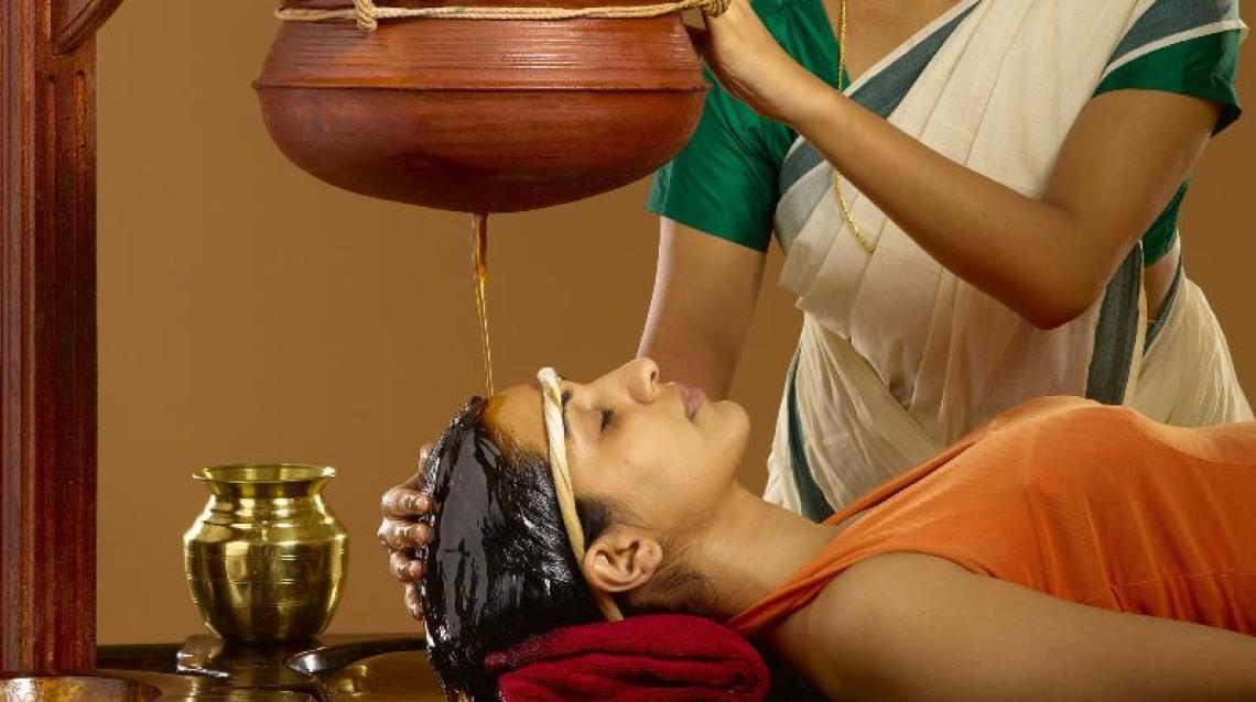 Immerse yourself in the therapeutic flow of this treatment, where a continuous stream of herbal oil nurtures the body, promoting relaxation and overall well-being.
